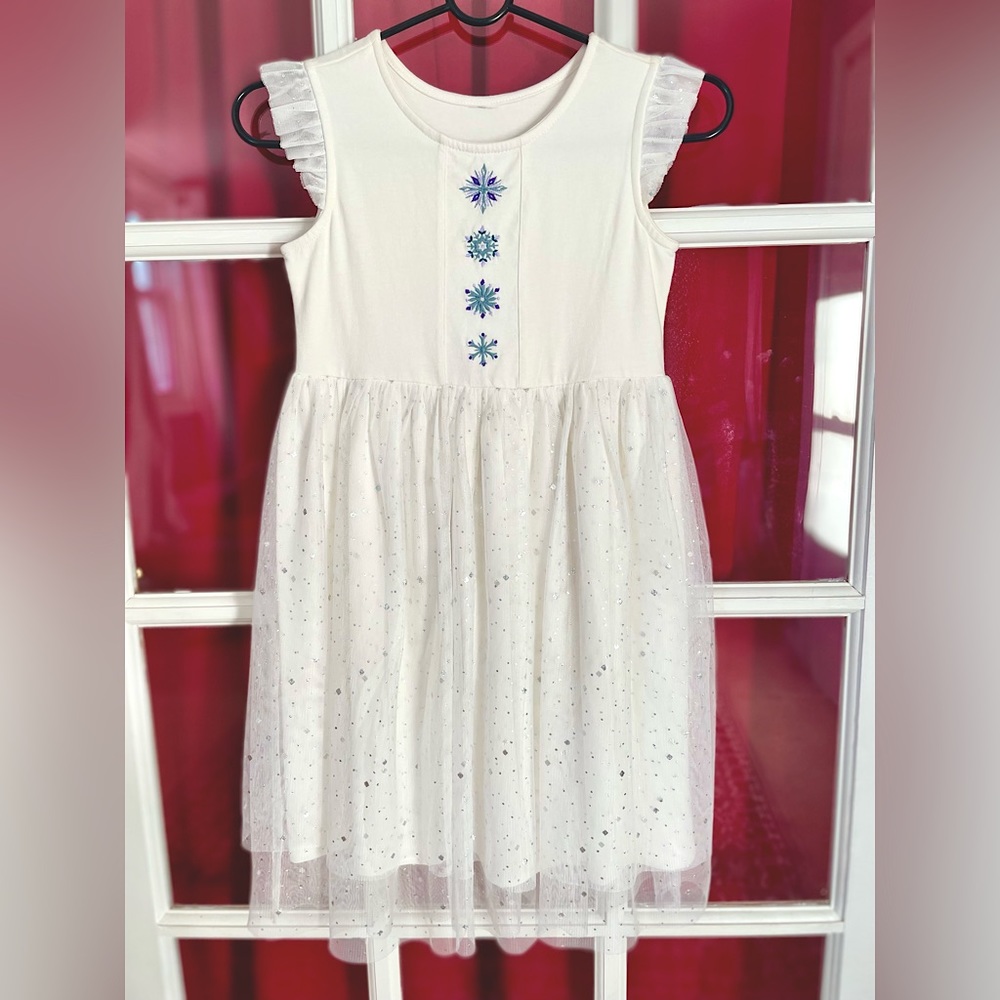 Brand new w/o tag. Hanna Anderson Frozen Dress. Organic cotton. Size: 8/9.